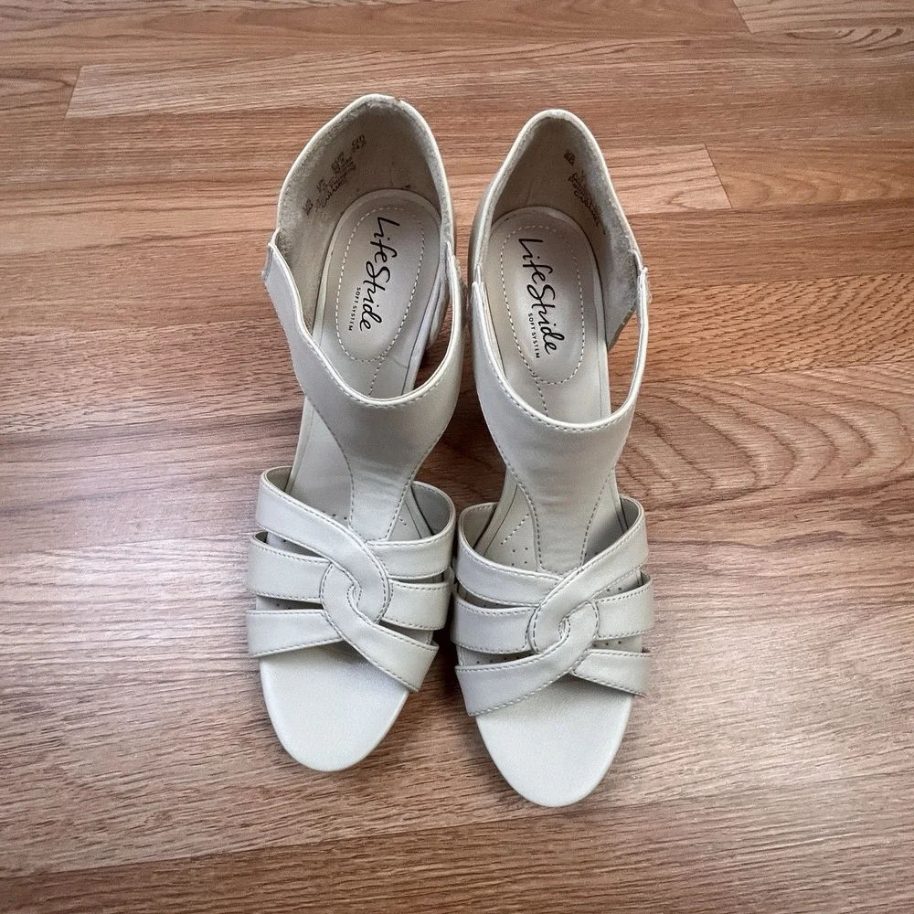 LifeStride Caramel Women's High Heels in‎ Almond Size 8 NEW